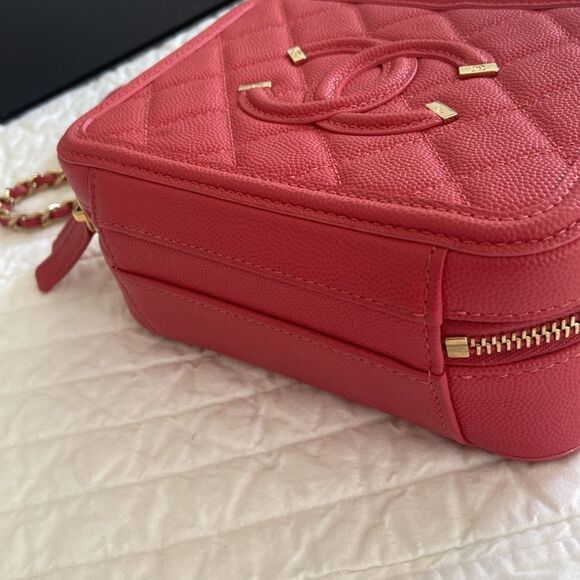 CHANEL Caviar Quilted Small CC Filigree Vanity Case Pink - Picture 15 of 16
